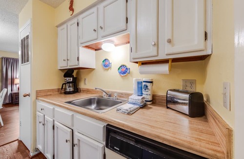 Port Aransas Condo | Roomy 1 BDRM Large Pool w/a Private Courtyard and a 5 Min Walk to the Beach