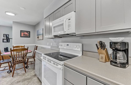 Port Aransas Condo | Roomy 1 BDRM Large Pool w/a Private Courtyard and a 5 Min Walk to the Beach