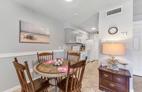 Port Aransas Condo | Roomy 1 BDRM Large Pool w/a Private Courtyard and a 5 Min Walk to the Beach
