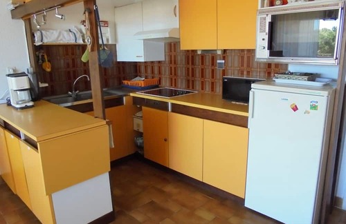 Argeles Plage Apartment | Seafront Apartment for 4 in Argelès-sur-Mer with Private Parking