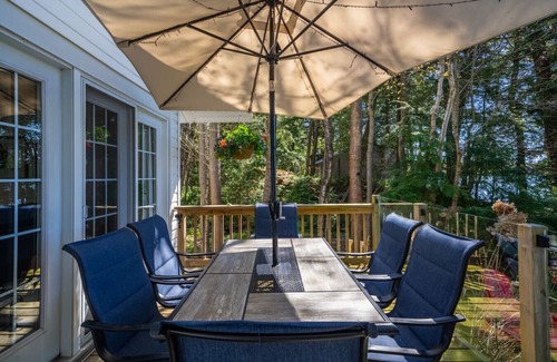 Seguin Cottage | A Serene Lake Escape