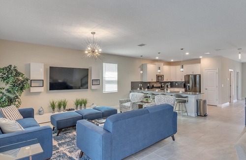 Davenport House | Beautiful 9Bed Pool Home with Game Room-1233CHD