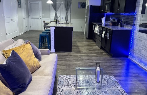Union City House | Welcome To Your Home Away From Home ! Hosted by The Maeberrys! Metro Atlanta