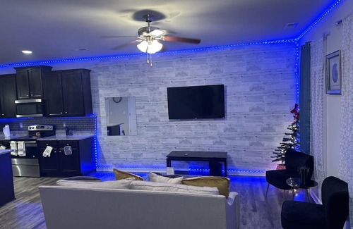 Union City House | Welcome To Your Home Away From Home ! Hosted by The Maeberrys! Metro Atlanta