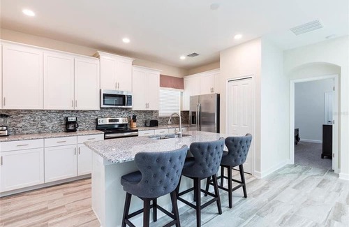 Davenport House | Spacious 5Bed Pool Home with Game Room-1577SW