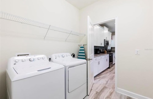 Davenport House | Spacious 5Bed Pool Home with Game Room-1577SW