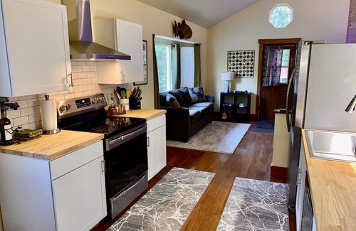Bear Creek Apartment | Salmon Suite at Bell In The Woods B&B (2 x Queen/Twin) Max 5ppl