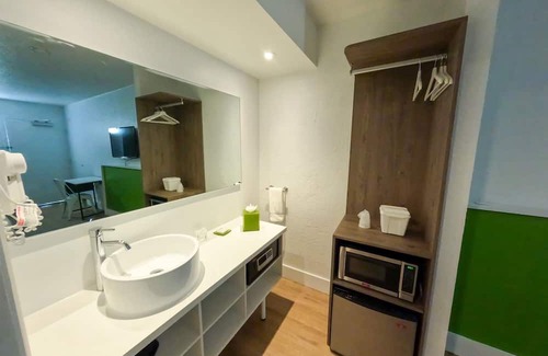 Kissimmee Apartment | Impeccably cozy hotel room Developer Inn Express