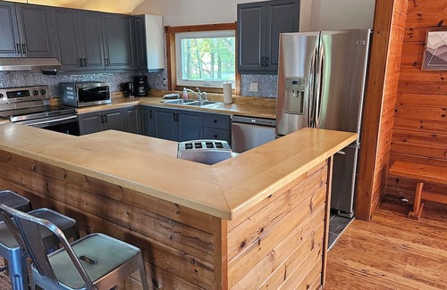 Swiss Meadows Ski Chalet | Spacious 6-bedroom Swiss style chalet in with Hot-tub for 14 people .