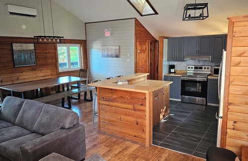 Swiss Meadows Ski Chalet | Spacious 6-bedroom Swiss style chalet in with Hot-tub for 14 people .