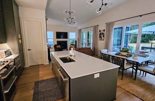 Southwest Raleigh House | New Modern One-Level Retreat