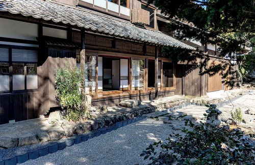 Ikeda House | Spend a relaxing time with your loved one in a 120-year-old farmhouse. Enjoy the lovely satoyama time watching the ears of rice swaying in the wind, listening to birds singing, and looking up at the starry sky!