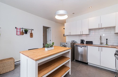 Maisonneuve Apartment | 🌟 Modern vibrant with Parking – 2BR and confort