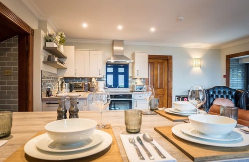 Llanbedrog Cottage | Tremfan Gorwel - a sea view that sleeps 4 guests in 2 bedrooms