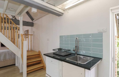 Broad Hinton House | COACH HOUSE, character holiday cottage in Royal Wootton Bassett