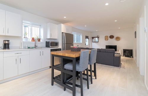 Saanichton House | Welcome to your cozy home away from home just 25 minutes from downtown Victoria!