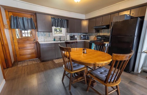 Lupton Cottage | HAPPY MEMORIES ON HENDERSON LAKE! Hunt, Fish, Relax, ENJOY!