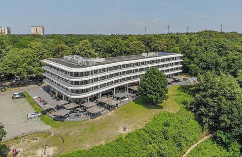 Wageningen House | Modern Haven w/Spa Access | Nature Reserves, Local Attractions | Onsite Dining