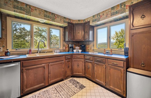 Waterbury House | Camel's Hump View Ski House - 10 miles to Stowe!