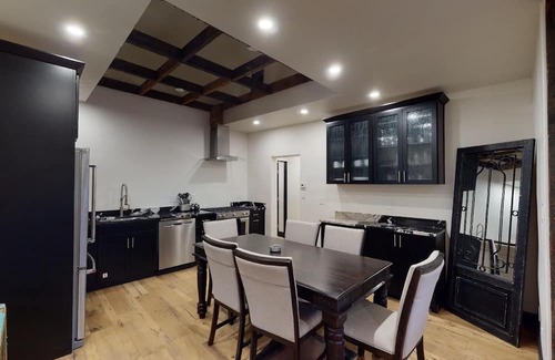 Downtown Santa Fe House | Artesia Casita: Downtown Santa Fe Railyard District, short walk to Plaza