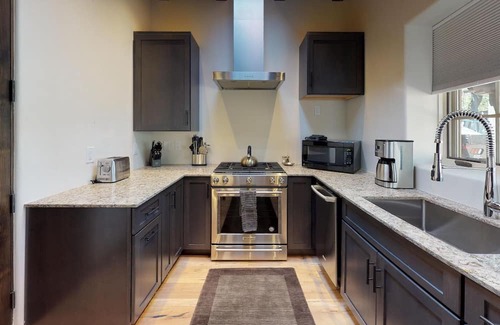 Historic Eastside House | Delgado C-4: One block from Canyon Road!