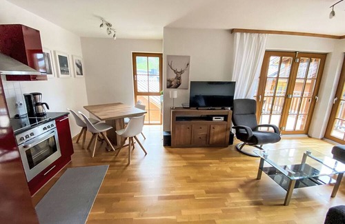 Rauris Apartment | Lovely apartment for 6 people with WIFI, pool, TV, terrace and parking