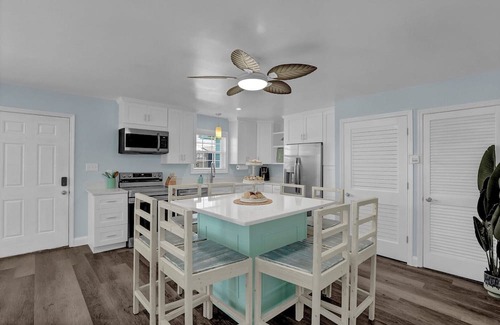 Sneads Ferry House | New Renovated 3 bedroom home, pet friendly walking distance to Beach