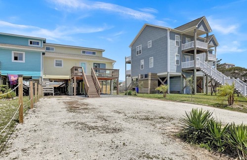 Sneads Ferry House | New Renovated 3 bedroom home, pet friendly walking distance to Beach