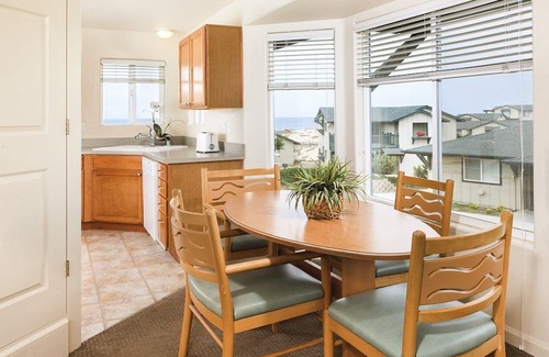 Marina Resort | Charming 2BDRM, Fireplace, W/D, SPA, Pool, hot tub, on OCEAN with beach access