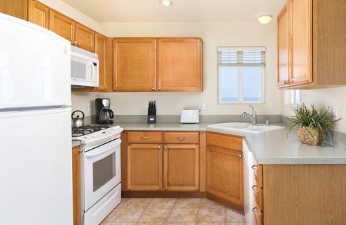 Marina Resort | Charming 2BDRM, Fireplace, W/D, SPA, Pool, hot tub, on OCEAN with beach access