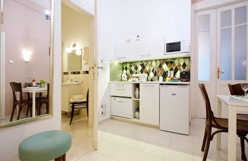 Ujlipotvaros Apartment | Charming Family Stay with River View, Walk to Margaret Island