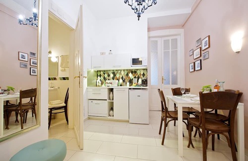 Ujlipotvaros Apartment | Charming Family Stay with River View, Walk to Margaret Island