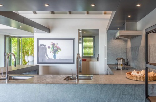 Camaruche Villa | Splendid Villa With a View of Sparkling Ocean
