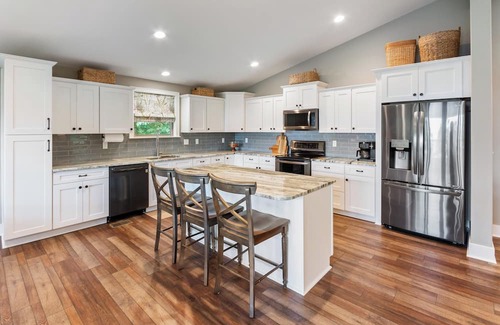 Higden House | 4 bdrm/3.5 bathLakefront home - Come & Play!
