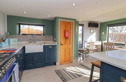 Ilton Cottage | CURLEW COTTAGE, with open fire in Taunton