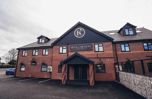 Barrow-on-Trent Apartment | Hen & Chickens Luxury Apt Free Parking | By DerBnB