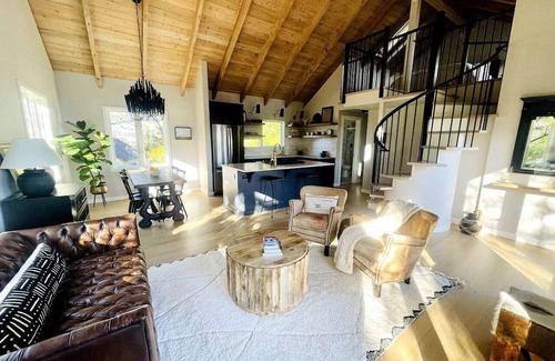 Sebastopol House | Luxe Guest Home Walk to Downtown Sebastopol