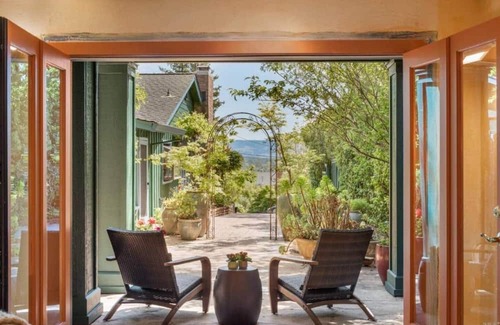 Sebastopol House | Walk to Downtown Sebastopol * Luxe Vacation Studio
