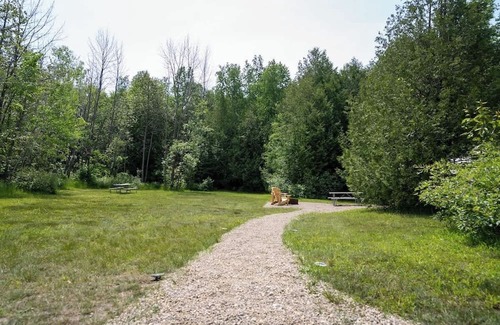 Miller Lake House | "Dreamer" Tent near Tobermory