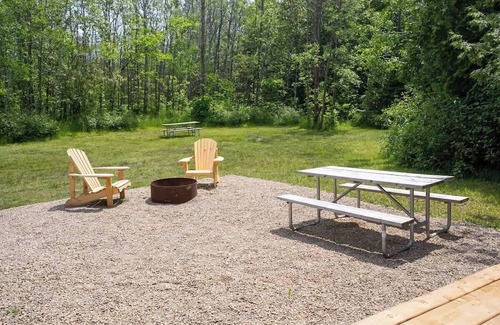 Miller Lake House | "Dreamer" Tent near Tobermory