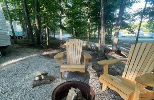Miller Lake House | Beautiful Little Blue RV near Tobermory