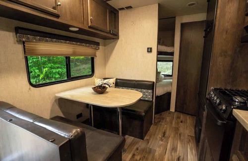 Miller Lake House | Autumn RV near The Grotto