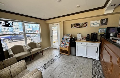 Wildwood Villa | Spacious 4-bedroom villa in awesome Wildwood with WiFi.n All units combine
