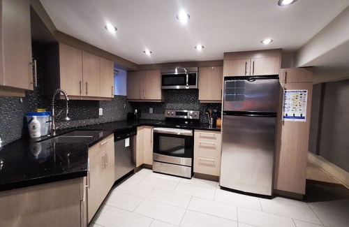 Palmerston House | Spacious Private Room in Central Downtown Toronto,close to University of Toronto