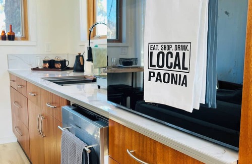 Paonia House | Modern Spacious Cosy Retreat in Downtown Paonia with Views