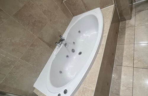 Clydach House | 4 Rooms, Private Parking
