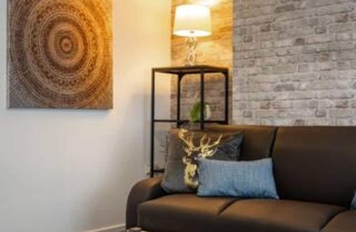 Morriston House | King Beds, Street Parking, Smart Tv's every room!