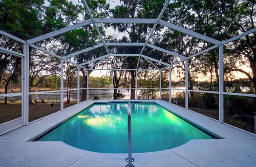 Dunnellon House | New!Oasis villa - lake View &pool near FL springs