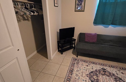 St. Petersburg - Clearwater Apartment | Private 2-bedroom 1 bath Special guests Suite in fabulous St. Petersburg.