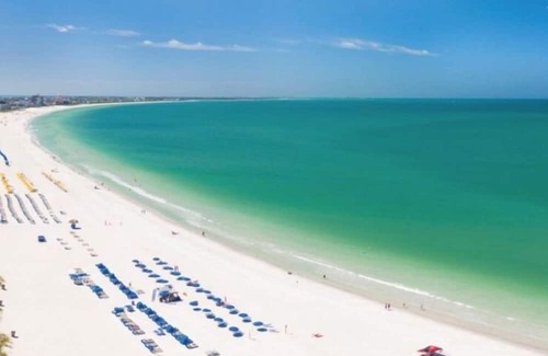 St. Petersburg - Clearwater Apartment | Private 2-bedroom 1 bath Special guests Suite in fabulous St. Petersburg.